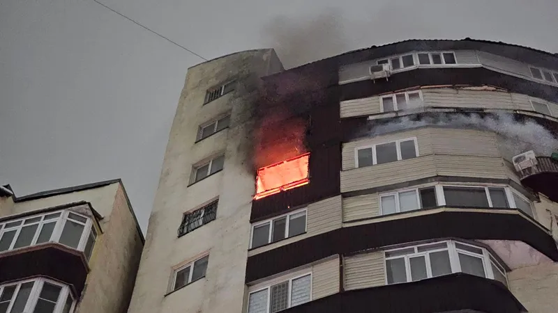 Квартира на десятом этаже горела в ночном Алматы