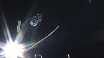 19-летний казахстанец вошел в топ-10 на большом трамплине Олимпиады-2026