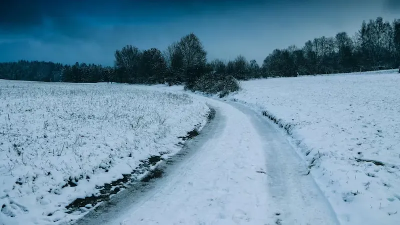 Поломка автомобиля и снежный занос: эвакуация в Актюбинской области