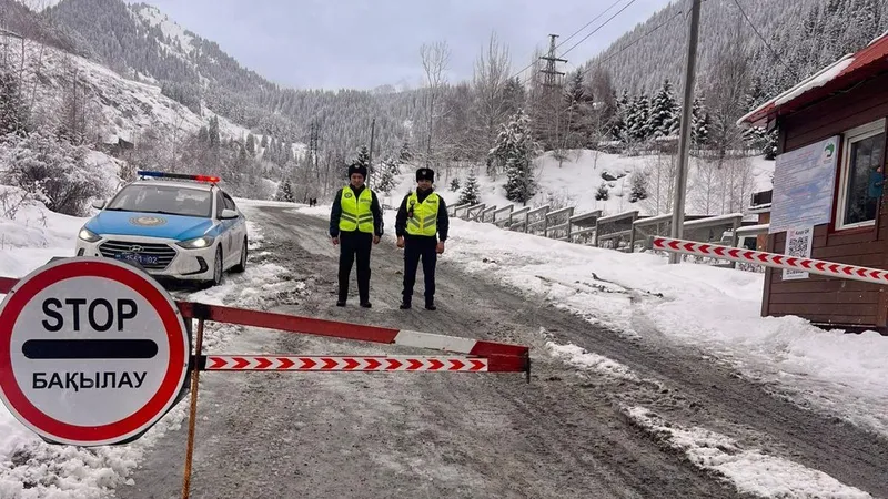 Лавинная опасность: в горах Алматы устанавливают блокпосты