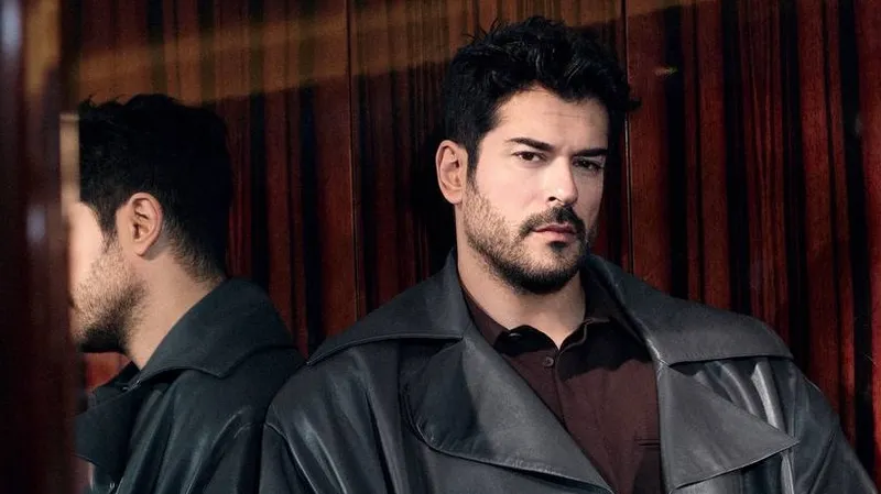 Бурак Озчивит украсил обложку российского журнала