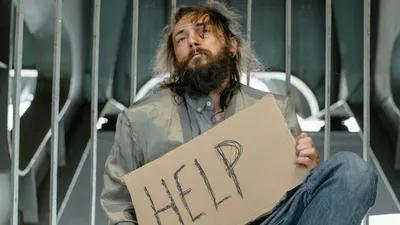 Бездомный, табличка, милостыня, фото - Новости Zakon.kz от 15.02.2026 08:13