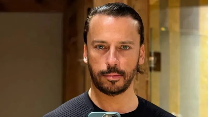 Максим Галкин представил фанатам в соцсети шпионскую мини-премьеру