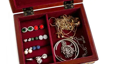 Внук похитил у своей бабушки три млн тенге и драгоценности в Туркестанской области, фото - Новости Zakon.kz от 16.02.2026 19:36