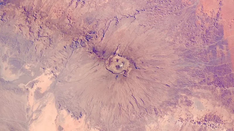 Космонавт показал с борта МКС загадочное место в Африке