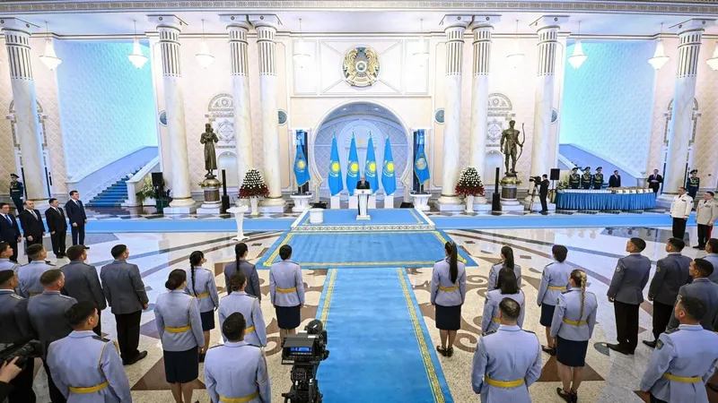 "Лучшие из лучших": Токаев вручил госнаграды победителям престижного турнира в ОАЭ