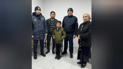 заблудившегося мальчика вернули домой, фото - Новости Zakon.kz от 17.02.2026 23:01