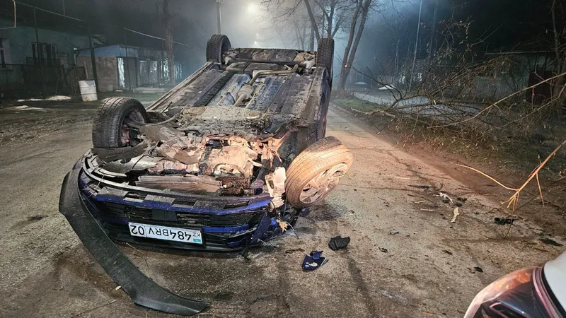 Сначала столкновение, потом кульбит: пьяный водитель поучаствовал в двух ДТП в Алматы