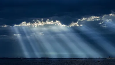 облака, лучи солнца, фото - Новости Zakon.kz от 17.02.2026 11:17