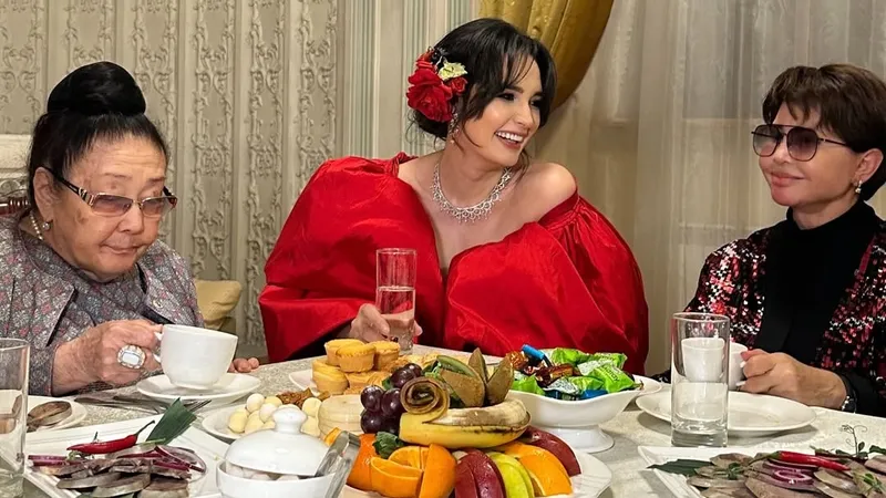 "Вы наша единственная": Зарина Алтынбаева поделилась фото с женщинами-легендами Казахстана