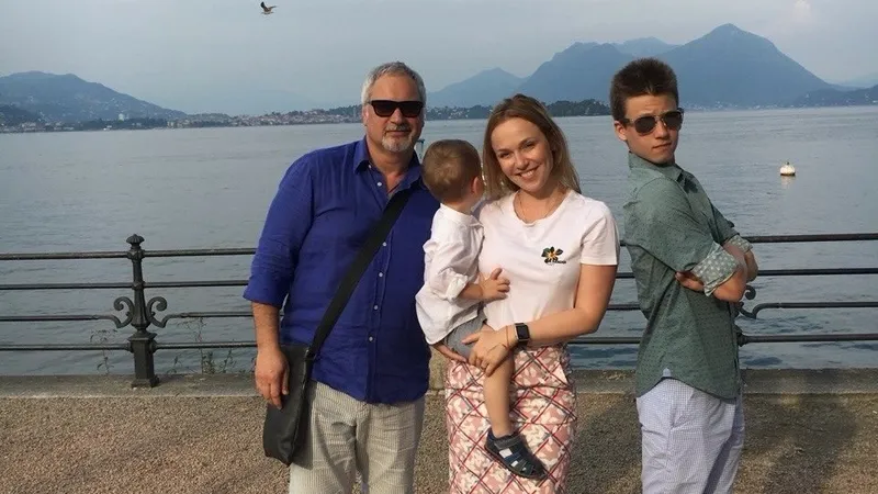 "Это когда он был чужим мужем?": подписчики бурно обсуждают снимки Валерия Меладзе