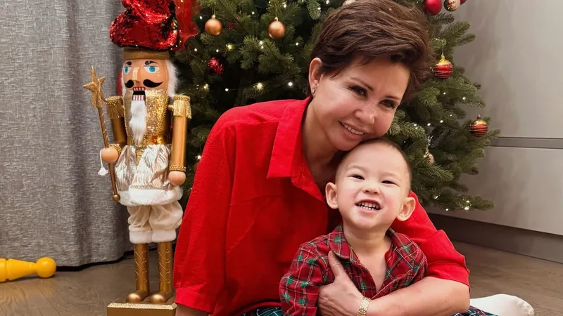 Три поколения: Роза Рымбаева опубликовала редкое семейное фото