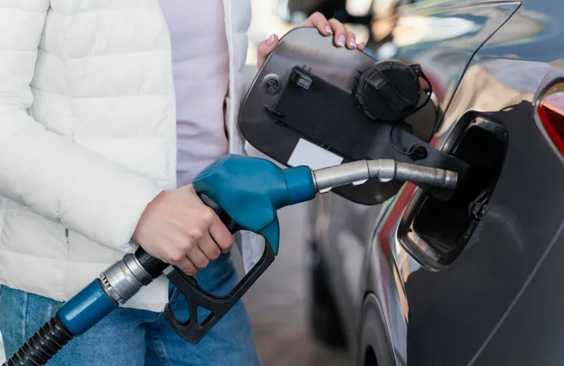 На заметку водителям: в какое время суток выгоднее заправлять автомобиль