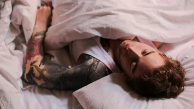 мужчина, сон, фото - Новости Zakon.kz от 18.02.2026 17:28