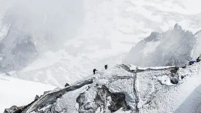 Альпинисты, снег, подъем, фото - Новости Zakon.kz от 19.02.2026 03:30