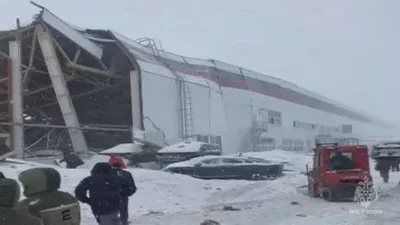 крыша рухнула на головы рабочих на заводе в России, фото - Новости Zakon.kz от 19.02.2026 19:08