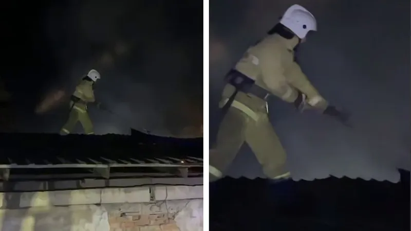 Пожар вспыхнул на складе в Есике