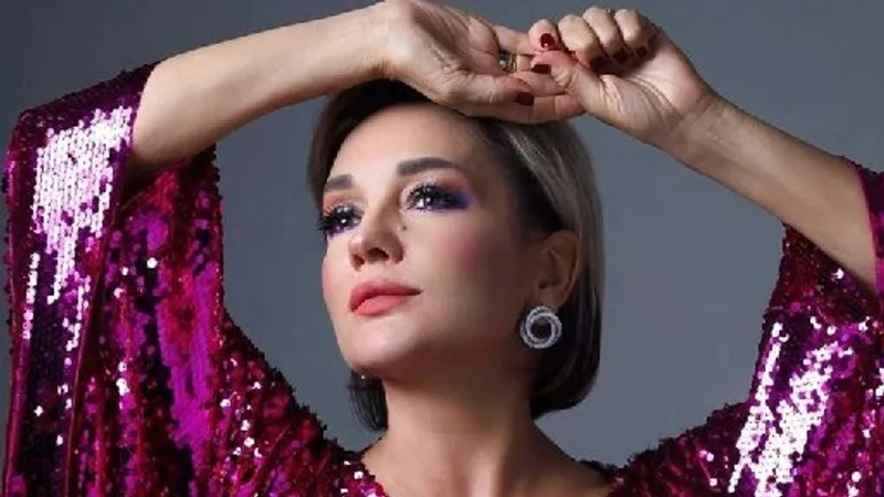 Не плачь: житель Шымкента подарил жене встречу с Булановой в Алматы