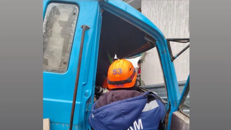 Грузовик врезался в жилой дом в Алматинской области