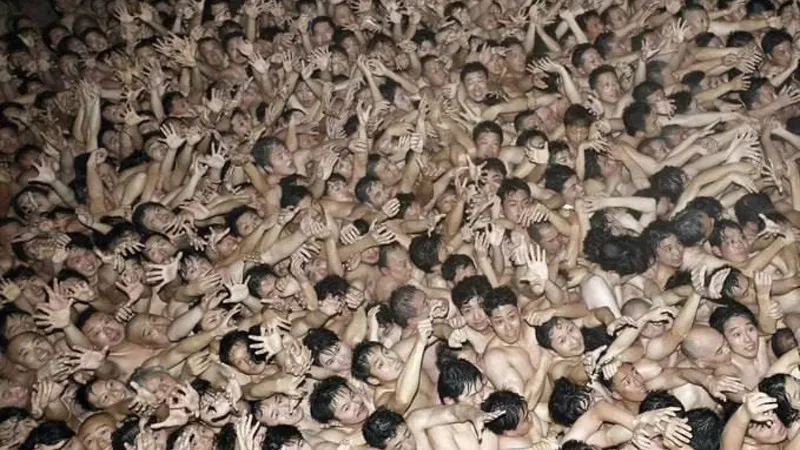 В Японии на "голом фестивале" в давке пострадали шесть человек