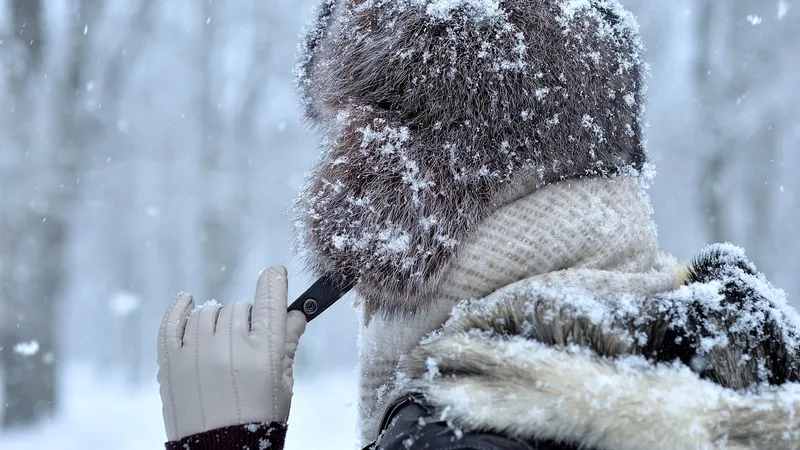 Жительница ЗКО терпела холод в доме и обморозила ноги до ампутации