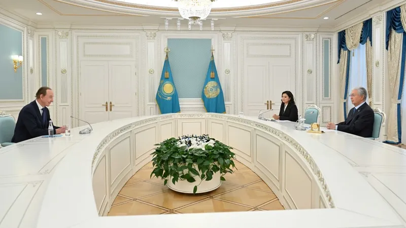 Касым-Жомарт Токаев обсудил с Питером Фостером прямые авиарейсы между Казахстаном и США