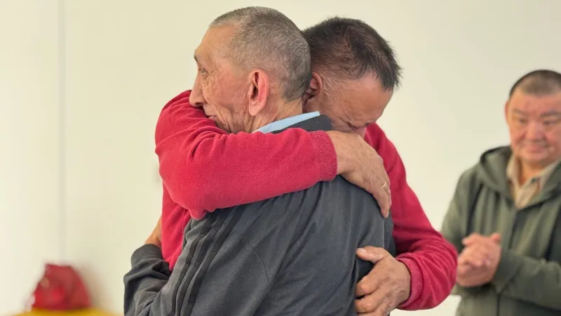 Казахстанец 54 года искал младшего брата и нашел его в Уральске