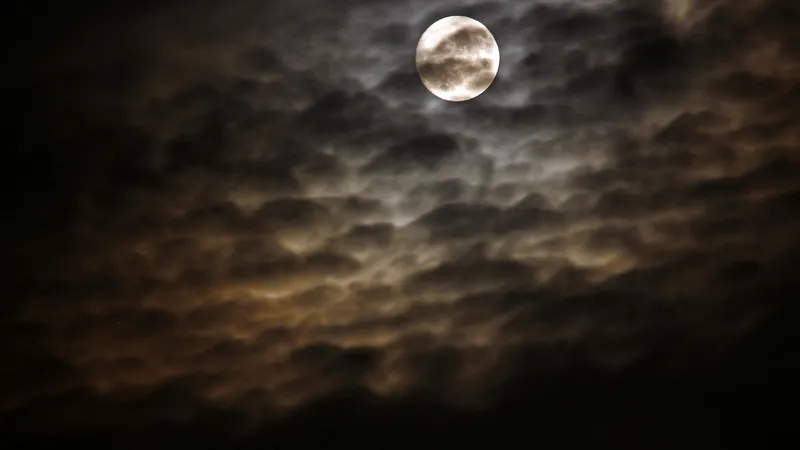 Опасные полнолуния весны-2026: к чему готовиться и как пережить