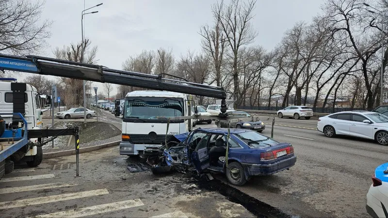 ДТП в Алматы, фото - Новости Zakon.kz от 24.02.2026 12:22