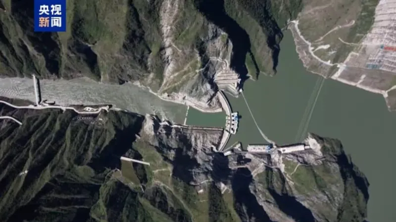 В Китае показали высокогорный "супераккумулятор" зеленой энергии