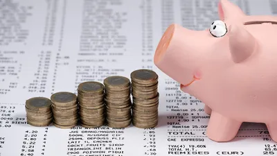 Свыше 10 миллионов тенге потеряла акмолинская пенсионерка, желая заработать на фейковой бирже, фото - Новости Zakon.kz от 25.02.2026 17:47