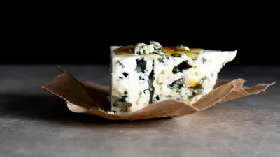 сыр с плесенью, деликатес, фото - Новости Zakon.kz от 25.02.2026 13:38