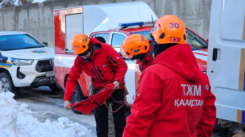 Сошел с маршрута и застрял: туриста спасли в горах Алматы