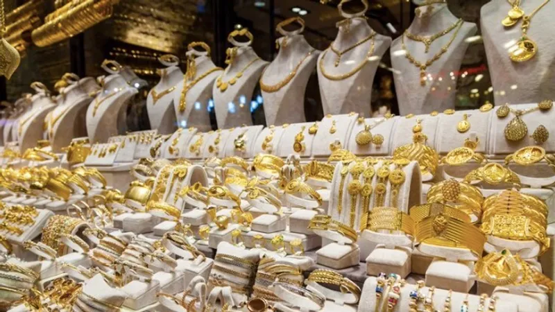 Золотые украшения на 9 млн тенге похитили из магазина в Кентау