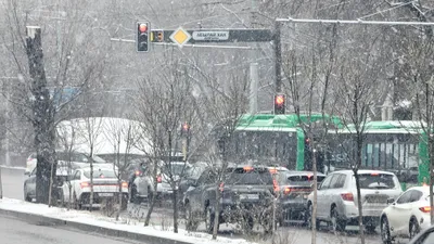 Машина, машины, авто, автомобиль, автомобили, дорога, дороги, транспортное движение, дорожное движение, дорожный трафик, пробка, пробки , фото - Новости Zakon.kz от 26.02.2026 18:25