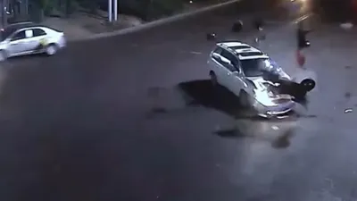 момент аварии с мопедом в Алматы, фото - Новости Zakon.kz от 26.02.2026 11:14