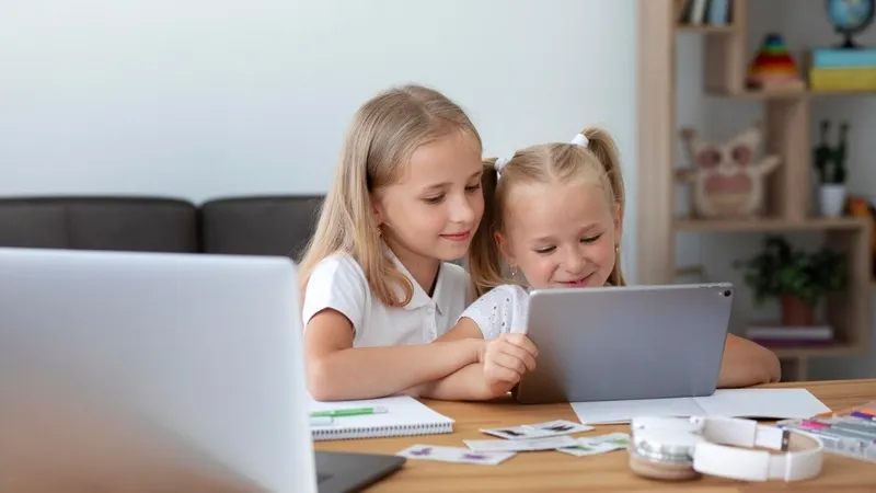 Астану накрыла непогода: школьников и студентов переводят на дистанционное обучение