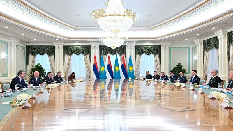 Президенты Казахстана и Сербии провели переговоры в расширенном формате
