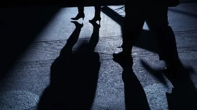 Мужчина и женщина на улице сталкинг, фото - Новости Zakon.kz от 01.03.2026 00:23