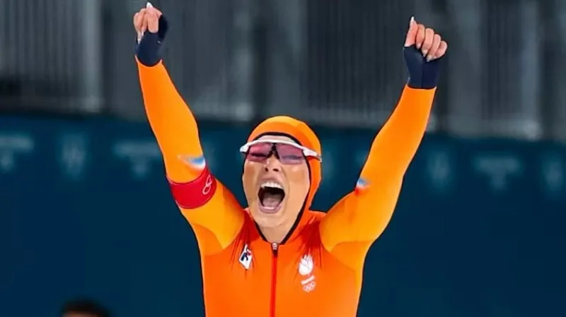 Победный костюм главной инстадивы зимней Олимпиады продали на аукционе