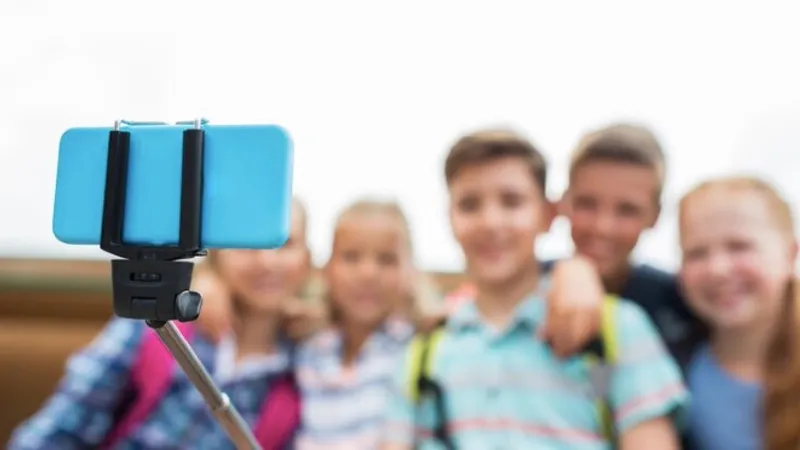 Дети калечат себя молотками: новый опасный тренд распространился в Сети