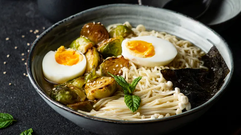 Врач рассказал, чем опасна острая азиатская лапша