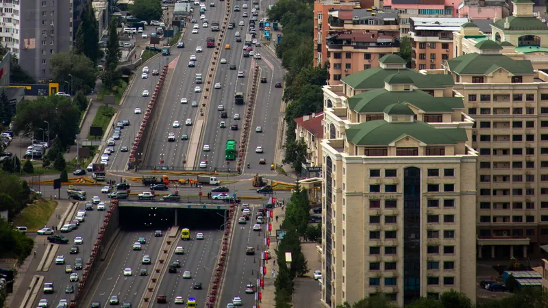 Алматыда жол қауіпсіздігін арттыру және көше жол желісінің сапасын жақсарту жұмыстары күшейтіледі