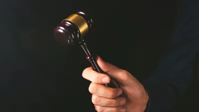 Зал суда, суд, молоток судьи, судья, приговор, решение суда, судебный процесс, зачитывание приговора, правосудие, закон, законы, судебная система , фото - Новости Zakon.kz от 26.03.2026 15:08