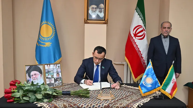 Маулен Ашимбаев посетил посольство Ирана и передал соболезнования от президента