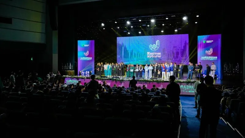 Участники молодежного движения "Жайдарман" поддержали проект новой Конституции Казахстана