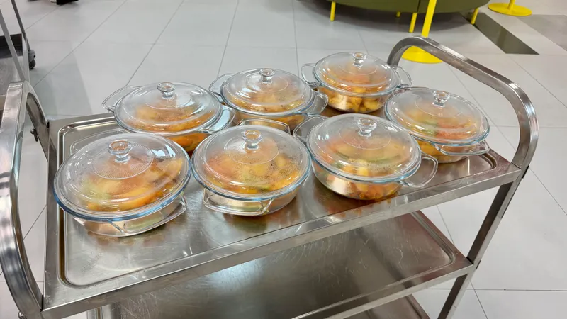 Школьная столовая, еда в школе, школьный буфет, питание в школах, питание в школе, школьное питание, фото - Новости Zakon.kz от 01.10.2026 06:29
