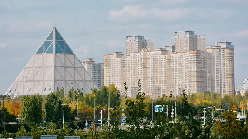 Несколько автобусов в Астане изменили свой маршрут: известны схемы движения