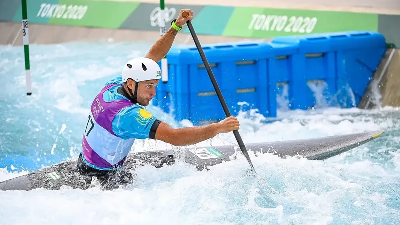 Казахстан завоевал историческое "золото" в Таиланде по гребному слалому