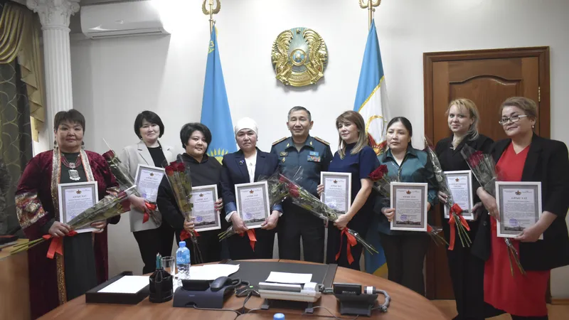 В управлении главнокомандующего Сухопутными войсками поздравили матерей лучших солдат и курсантов